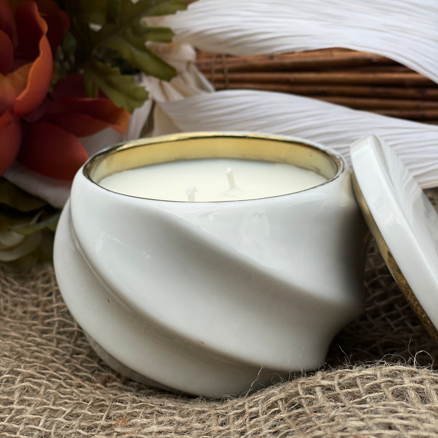 8 OZ TWISTED CERAMIC SOY WAX CANDLE